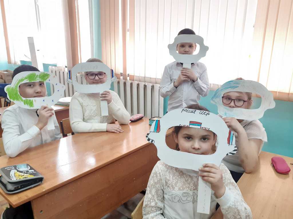 Мастер-класс «Шлем космонавта» в начальных классах школы села Таёжноё